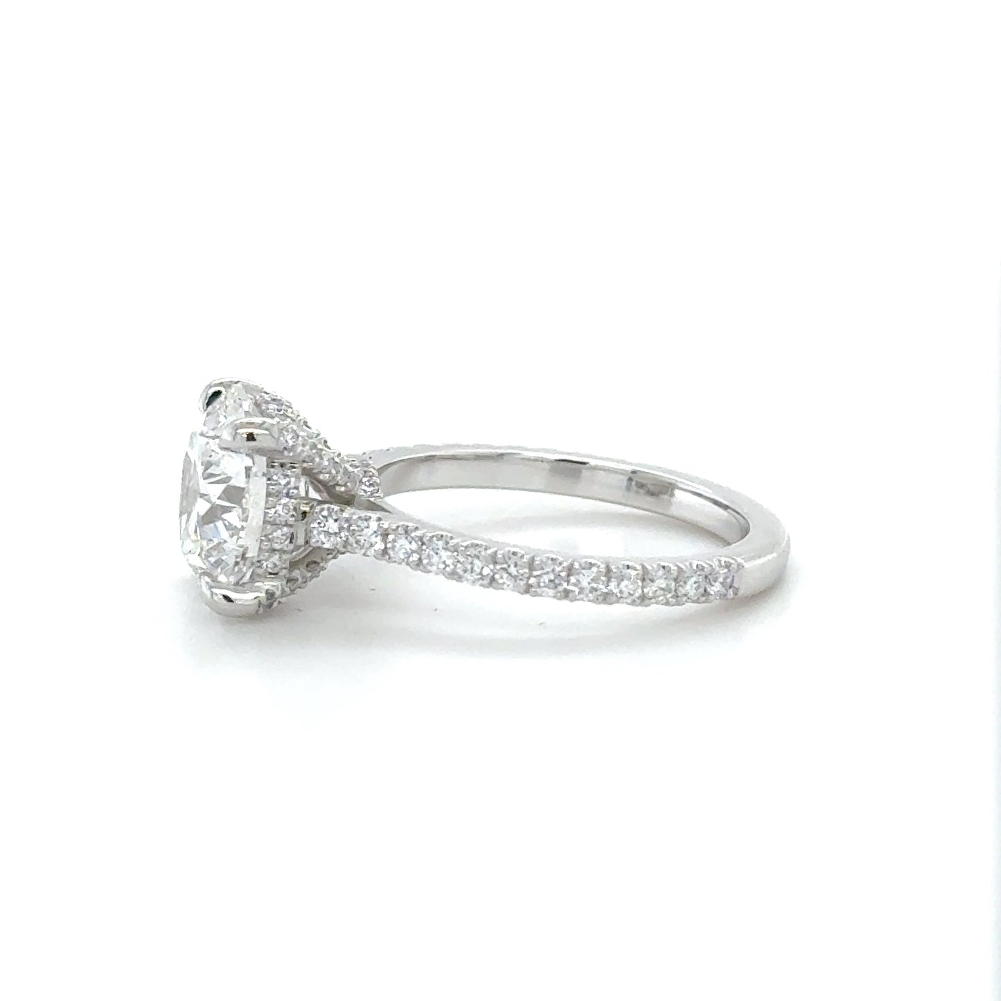 Classic Diamond Engagement Ring with Basket Diamond